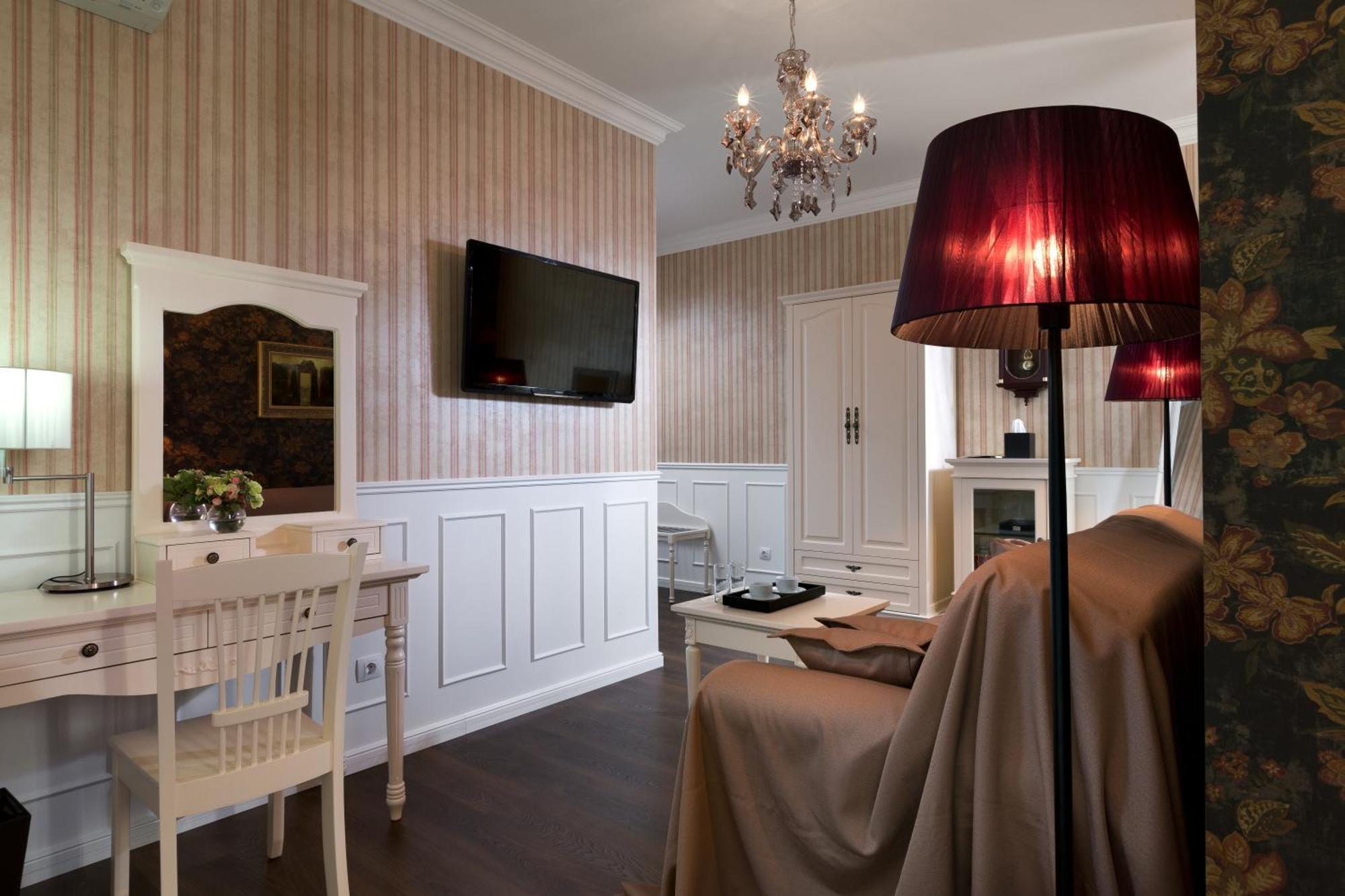 De Gaulle Boutique Hotel Charkov Buitenkant foto