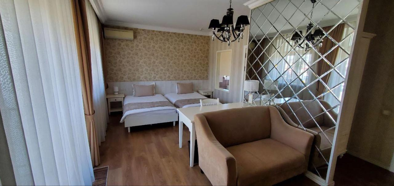 De Gaulle Boutique Hotel Charkov Buitenkant foto